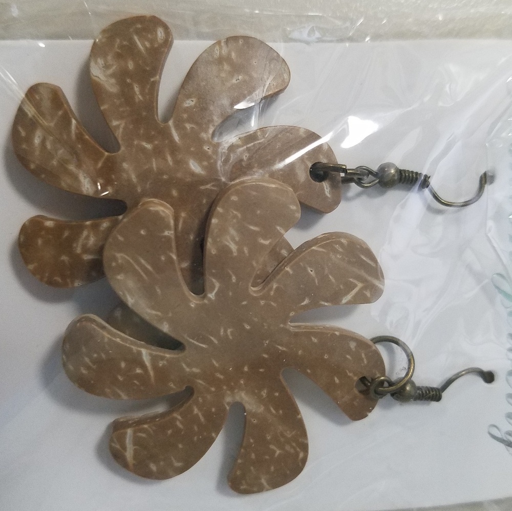 Earrings - Picture 2 of 4